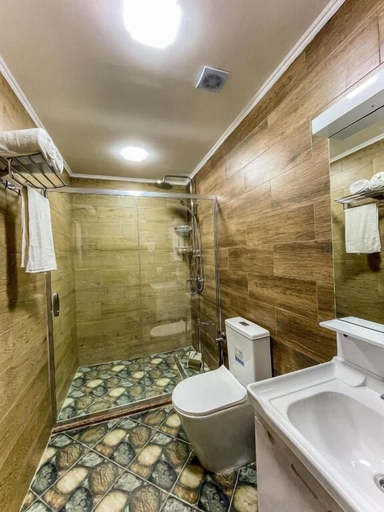 Bathroom 5, Aynur Qala Resort, Quba