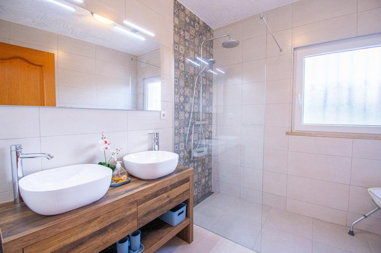 Bathroom 5, Casa Alegria · This villa is perfect for a family, Lagoa