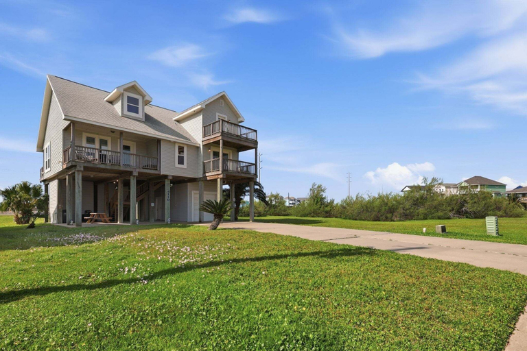 Exterior 4, Serene Coastal Escape With Gulf Views 3 Bedroom Home, Galveston