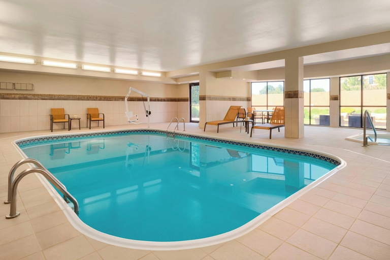 Sport & Beauty, Courtyard by Marriott Akron Fairlawn, Summit