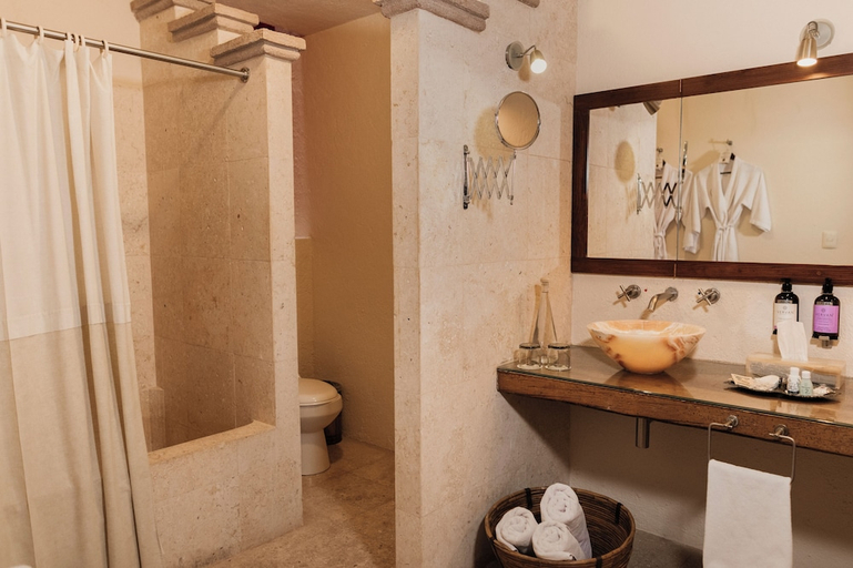 Bathroom 4, HACIENDA SEPULVEDA HOTEL SPA, Lagos de Moreno