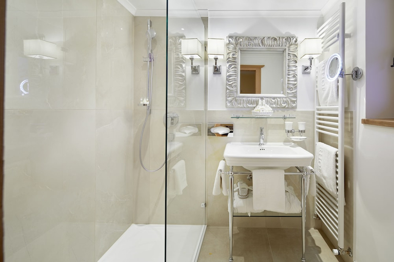 Bathroom 4, Landsitz Römerhof - Hotel Apartments, Kitzbühel