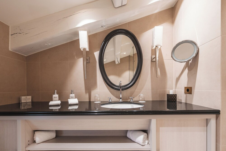 Bathroom 4, Hotel de Pavie, Gironde