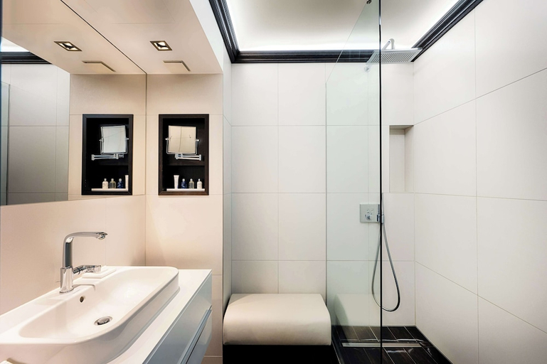 Bathroom 4, Radisson Blu Senator Lubeck, Lübeck