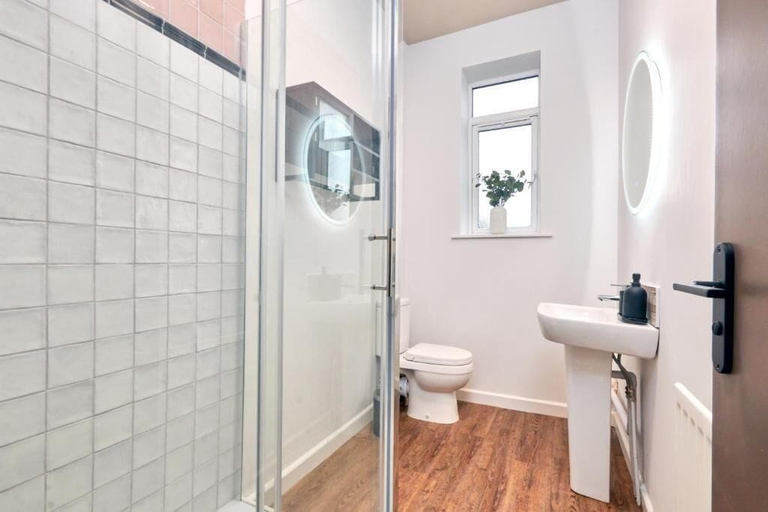 Bathroom 4, Settle Winchester, Hampshire