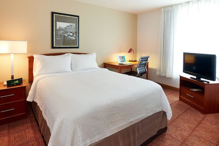 Bedroom 4, TownePlace Suites Minneapolis Downtown/North Loop, Hennepin