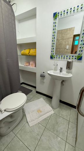 Bathroom 2, Gold House Oro, Quito