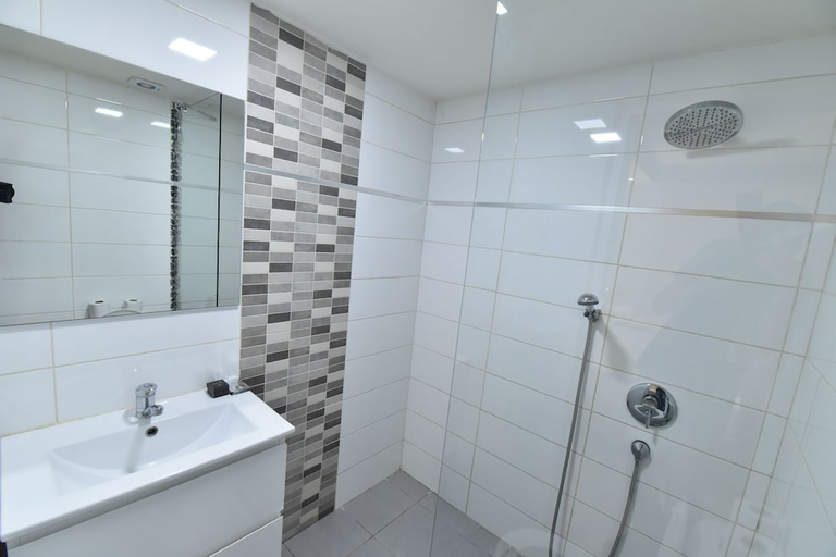 Bathroom 5, Red Sea Hotel Eilat