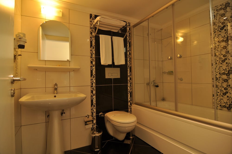 Bathroom 5, Delfi Hotel & Spa, Bodrum