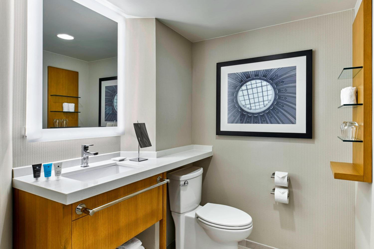 Bathroom 4, Delta Hotels Richmond Downtown, Richmond