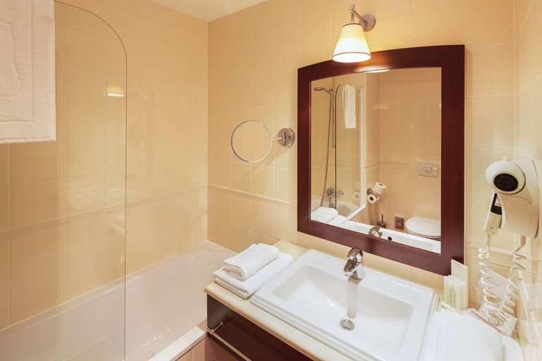 Bathroom 3, Golden Tulip Warsaw Centre, Warsaw