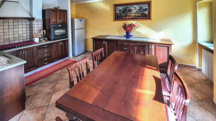 Dining 5, Palazzo Peisoire - Appartamento con garage per E-Bike, Torino