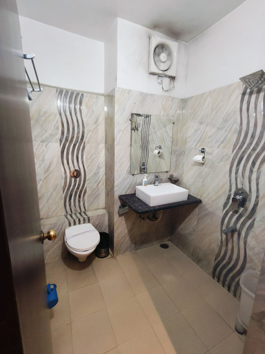 Bathroom 5, Hotel The Siwan International, Siwan
