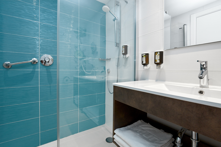 Bathroom 5, Universal Aparthotel Elisa, Baleares