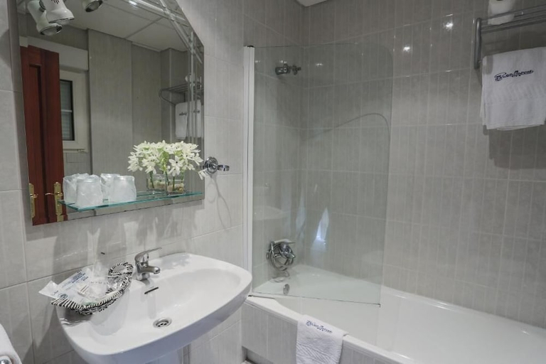 Bathroom 5, San Marcos, Pontevedra
