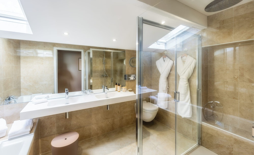 Bathroom 4, Relais and Chateaux Hotel La Reserve, Tarn