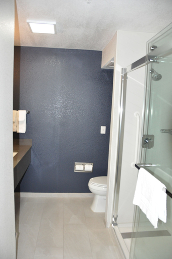 Bathroom 5, Fairfield Inn Suites By Marriott Ukiah Mendocino County, Mendocino