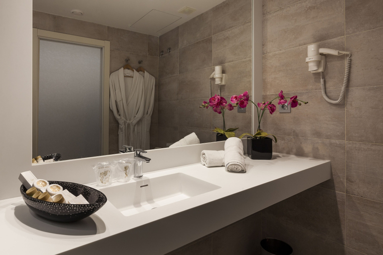 Bathroom 4, El Corso, Baleares