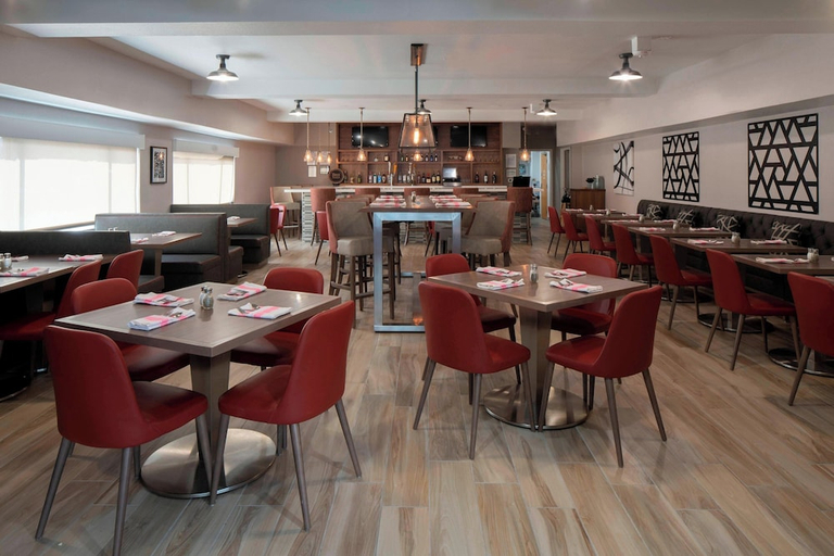 Food & Drinks 5, Four Points by Sheraton Dallas Arlington Entertainment District, Arlington