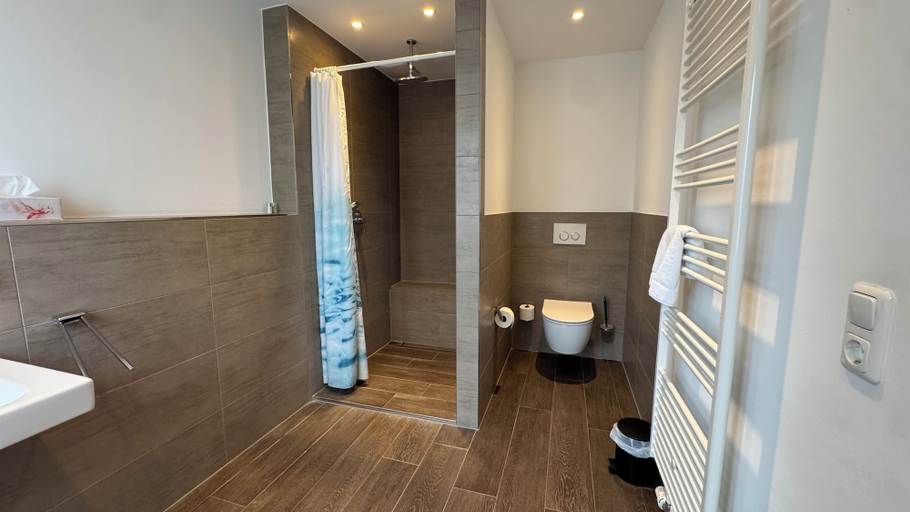 Bathroom 5, Hotel Havana, Mainz