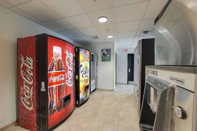 Food & Drinks 4, Motel6 Brampton, ON - Toronto, Peel