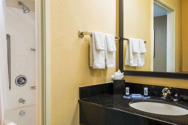 Bathroom 3, Fairfield Inn & Suites by Marriott Mobile, Mobile