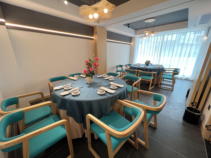 Dining 5, 12C Baiyujing Hot Spring Resort Furong, Xiangxi Tujia and Miao