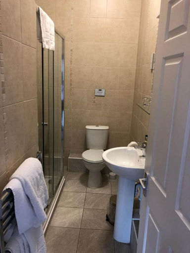 Bathroom 3, Elfordleigh, Devon