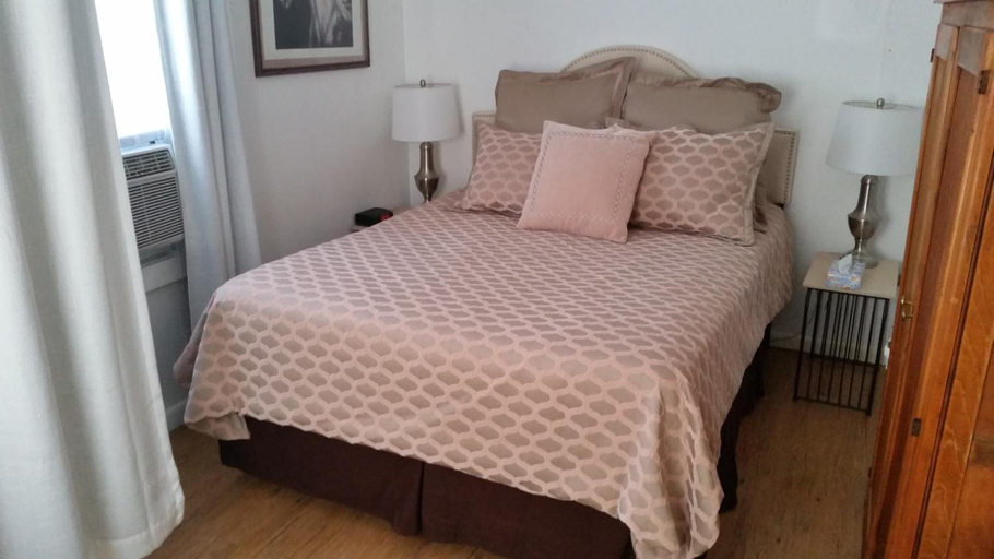Bedroom 3, Bay Port Lodging, Benzie