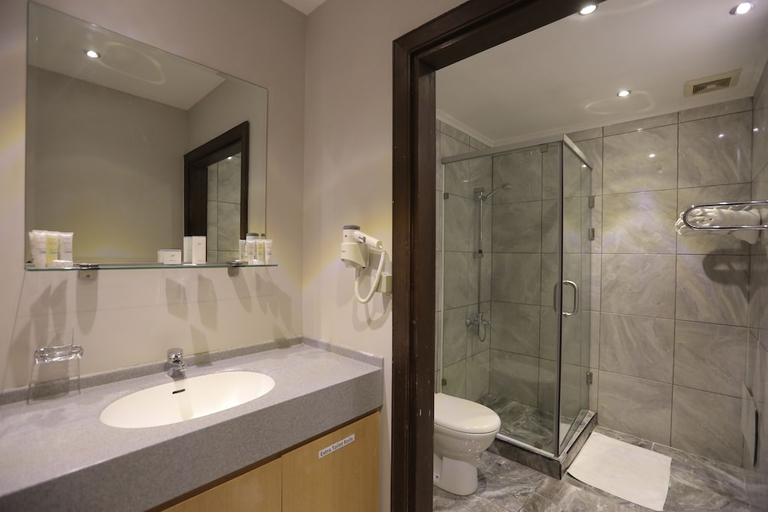 Bathroom 3, Jabal Amman Hotel (Heritage House), Amman
