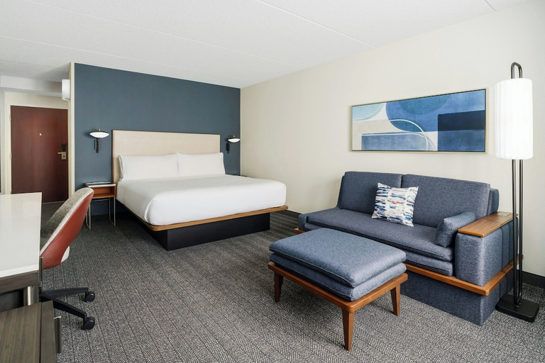Bedroom 2, Courtyard Chicago Midway Airport, Cook