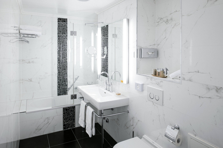 Bathroom 5, Grand Hotel Suisse Majestic, Pays-d'Enhaut