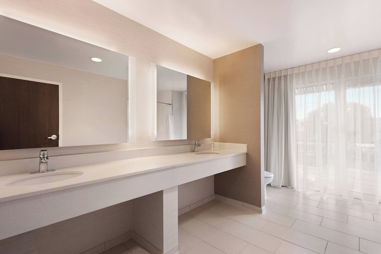 Bathroom 4, Fairfield Inn & Suites by Marriott Charlottesville Downtown/University Area, Charlottesville