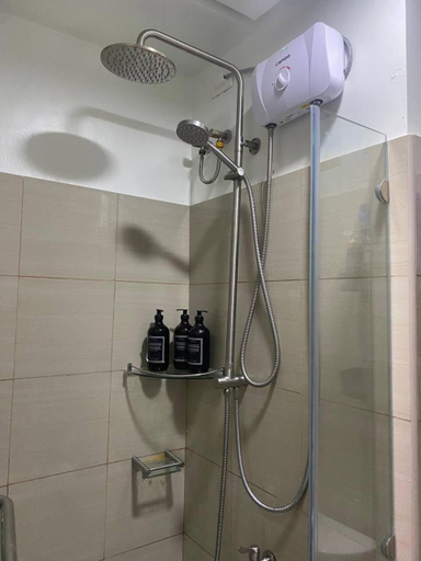 Bathroom 4, E & R Staycation Condotel near Mall of Asia, Pasay City