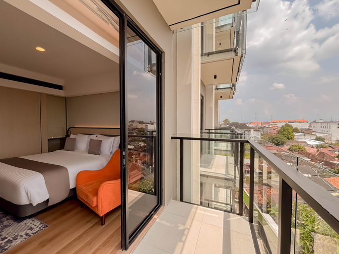 FortunaSuites Malioboro Room Type - Premier Balcony King