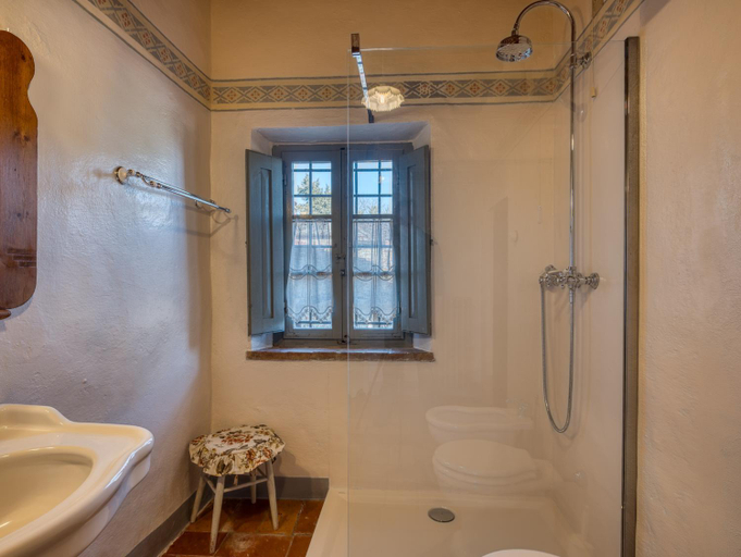 Bathroom 4, La Pieve Marsina, Siena