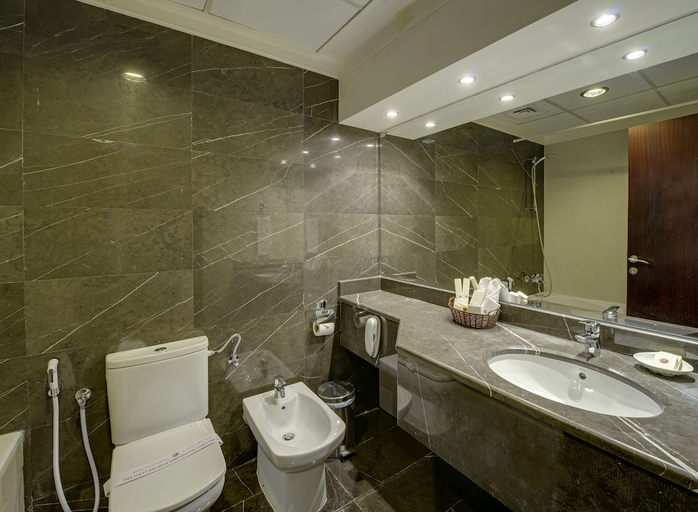 Bathroom 5, Monroe Hotel & Suites, Manama