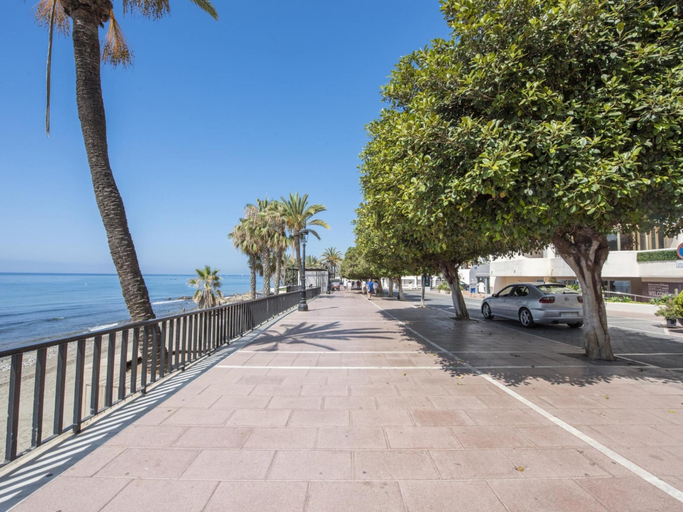 Room 4, Front Line Beach in Marbella, Málaga