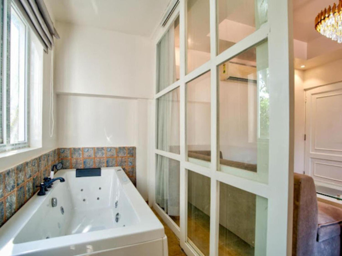 Bathroom 4, Calangute Bay, North Goa