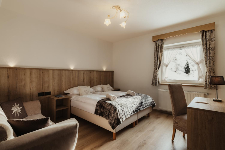 Bedroom 2, Hotel Monte Cherz, Belluno