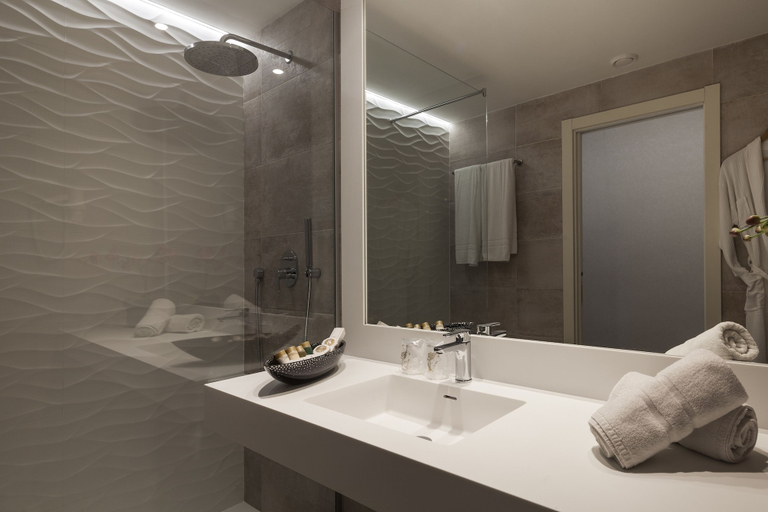 Bathroom 4, El Corso, Baleares