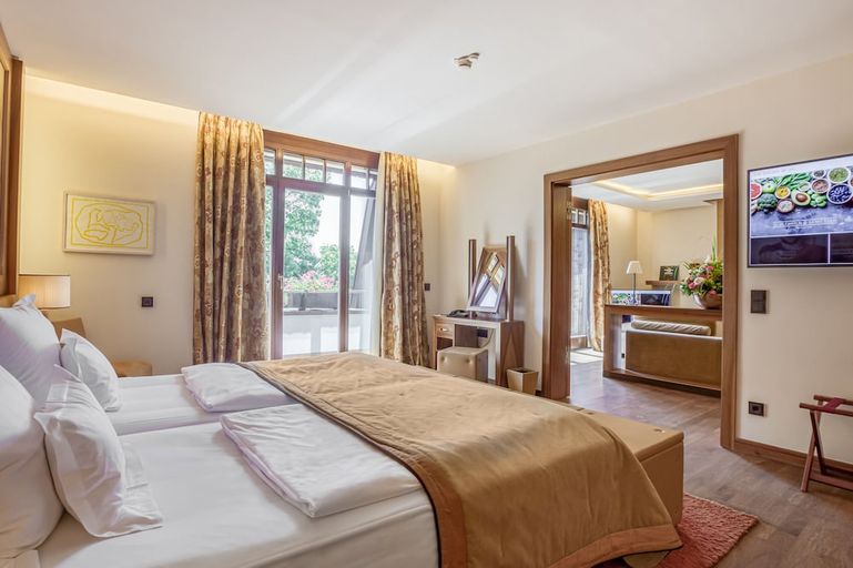 Bedroom 4, Wald & Schlosshotel Friedrichsruhe, Hohenlohekreis