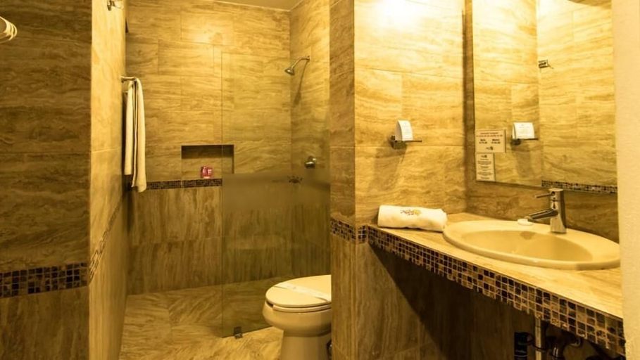 Bathroom 4, Maria Jose, Mérida