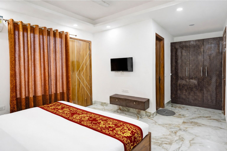 Room 3, Mauryan Elite Hotel Ignou Road, Delhi
