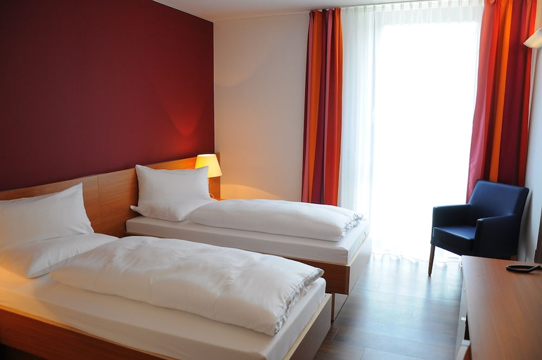 Bedroom 2, TOP EMBRACE Hotel Franz, Essen