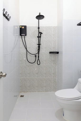 Bathroom 3, Dad N Mom'S House By Thongnak Apartment, Pattaya