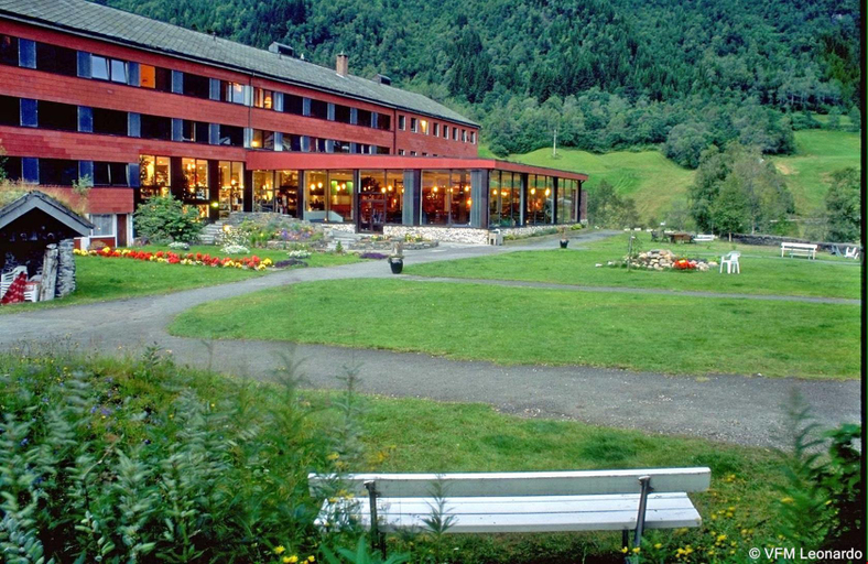 Exterior & Views