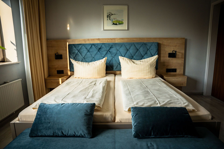 Bedroom 3, Hotel Brückentor, Schaumburg