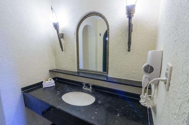 Bathroom 4, Castillo Santa Cecilia, Guanajuato