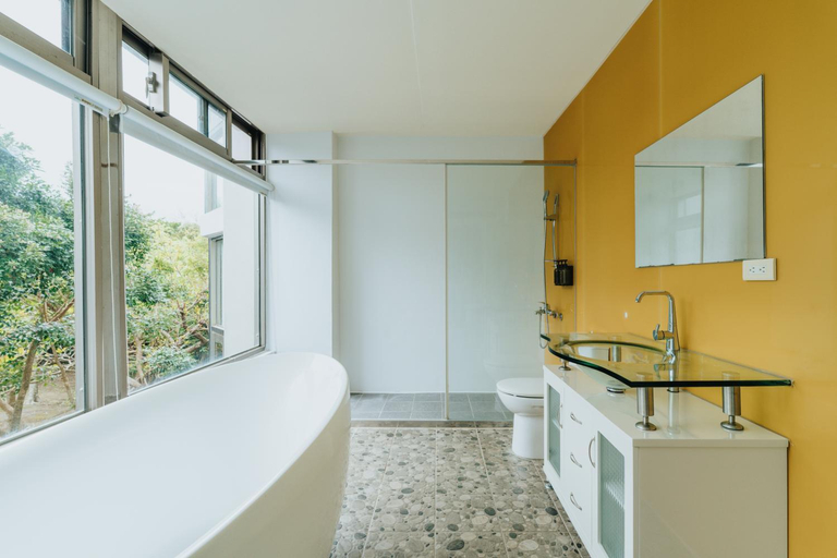 Bathroom 4, Top Tai, Pingtung